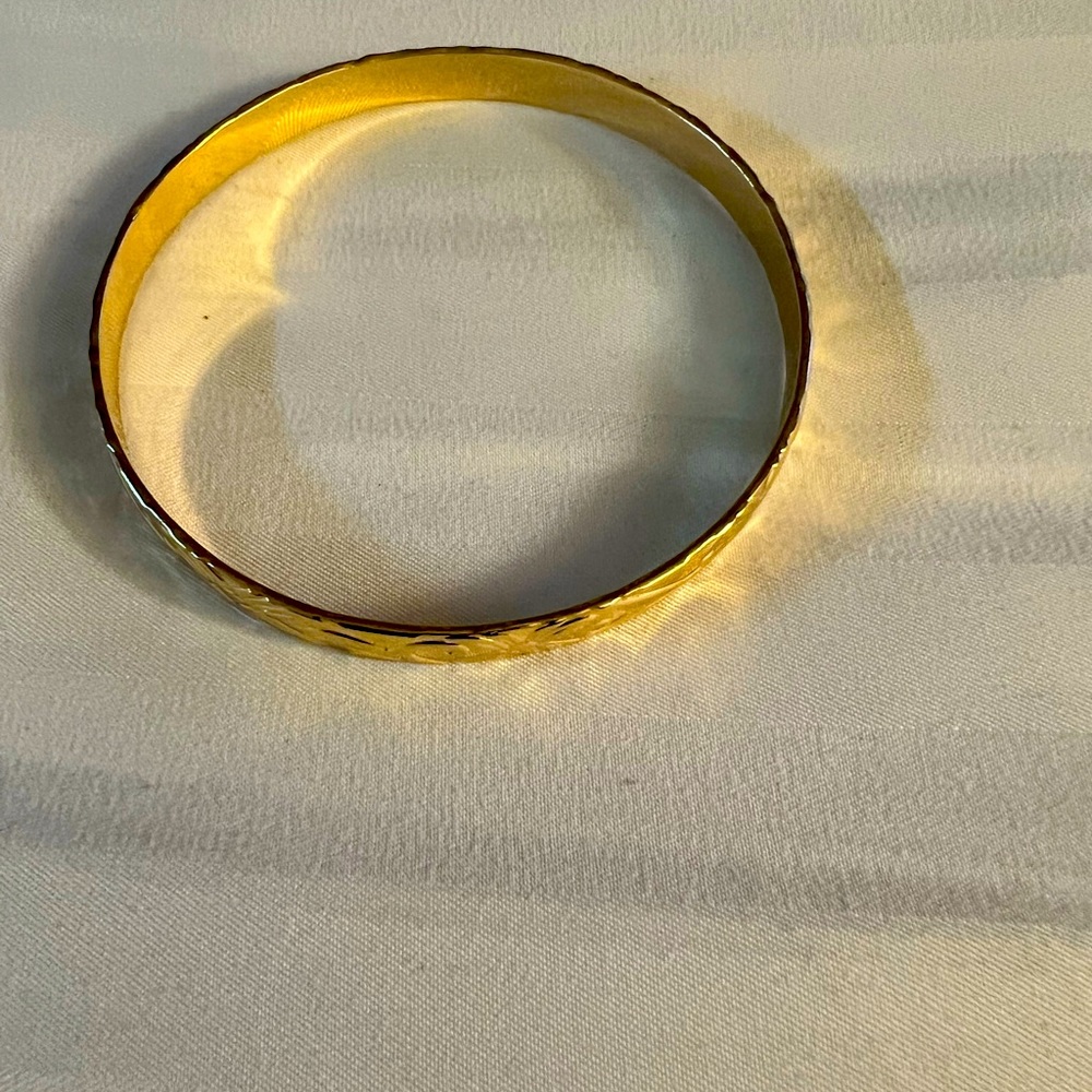 Beautiful Hawaiian Hamilton gold bracelet